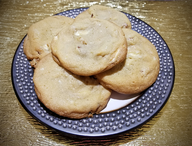 White chocolate and walnut cookies